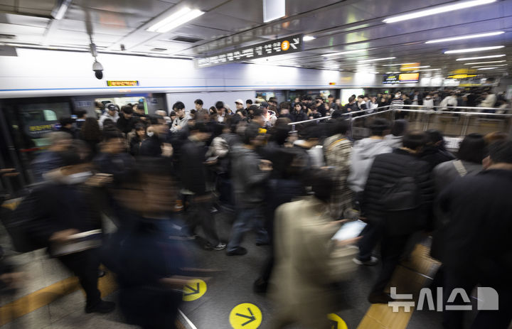 노인층 무임승차 두고 세대간 인식 엇갈려…"당연한 보상" vs "시대 안 맞아"