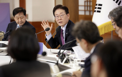 이 대통령 "중동상황 언제 정리될지 알기 어려워…경제체제 근본적 변화해야"(종합)