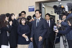 배경훈 부총리, 'AIDC 특별법' 조만간 통과 기대해도 되냐 질문에 '끄덕'