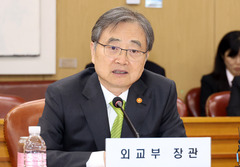 조현 외교장관, 정유업계 고충 청취 "원유 대체 수급선 확보 총력"