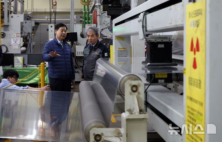 구윤철 부총리 "필름·비닐 공급망 안정적 관리 중요… 원료 확보 총력" [뉴시스Pic]