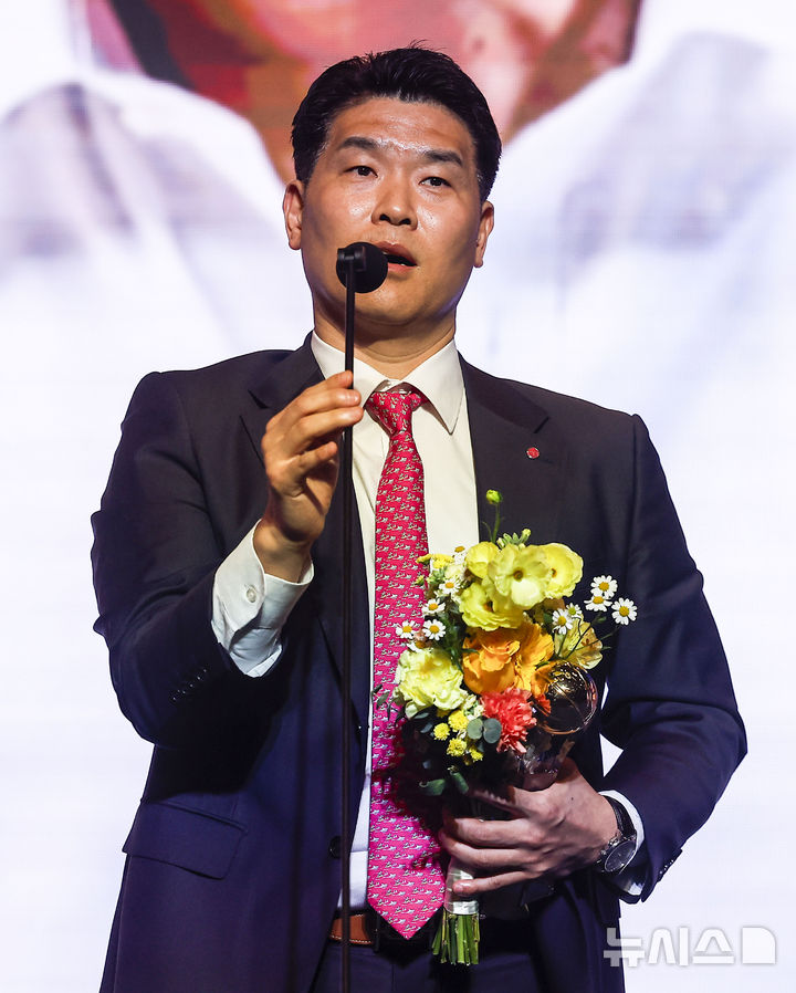 [오늘의 뉴스종합] LG 조상현 감독 첫 수상, 이정현 MVP 등극, KLPGA 김민솔 단독 선두