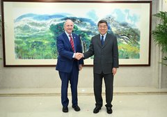 中부총리, '헤지펀드 대부' 달리오 면담…"전세계 투자자 환영"