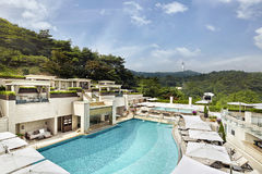 서울신라호텔, 야외 수영장 '어번 아일랜드'서 와인 마켓 연다