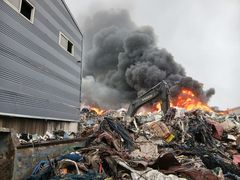 익산 재활용시설 폐기물 야적장 불…안전문자 발송, 진화 중