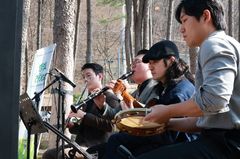 청년 아티스트 무대 오른다…스타벅스, 매주 토요일 '별빛 라이브'