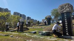 신암선열공원, 다문화학생·청소년 잇단 '묘소 참배 행사'