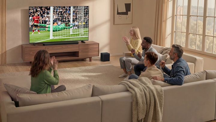 삼성·LG, 초대형 TV로 월드컵 마케팅 돌입…수요 위축에 효과는 불투명