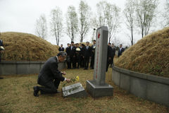 '방북' 中왕이, 중국군 묘역 참배…"헌신정신 계승"