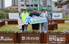 NC파크에 농장이 있다?…홈 구장서 밭 가꾸는 '농부 민혁'