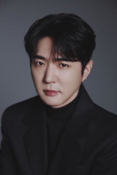 데니안 "누군가에겐 안식처, 누군가에겐 희망"…연극 '빛과 어둠의 경계에서"