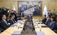 기준금리 2.5% 그대로인데…계속 오르는 은행 대출금리