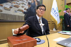 한은, 기준금리 2.5%로 동결…"중동 불확실성 높아"(종합)