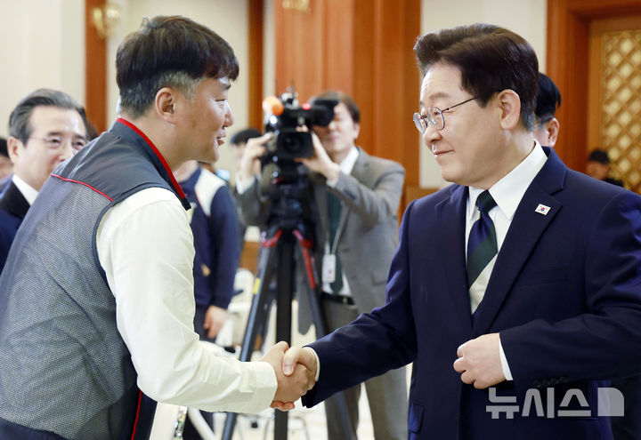 이재명 대통령, 민주노총 초청간담회 '노동 현안 청취' [뉴시스Pic]