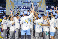 정상 오른 대한항공 헤난 감독 "선수들, 외부 논란에 휩쓸리지 않아"