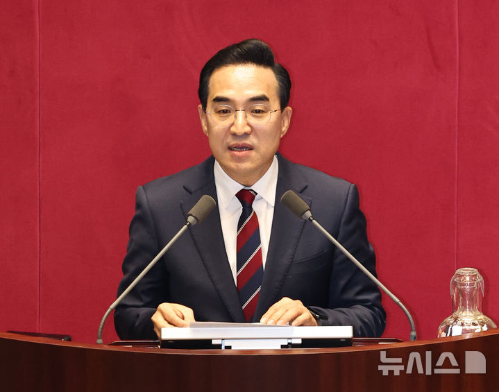 추경안 정부측 증액동의 발언하는 박홍근 장관