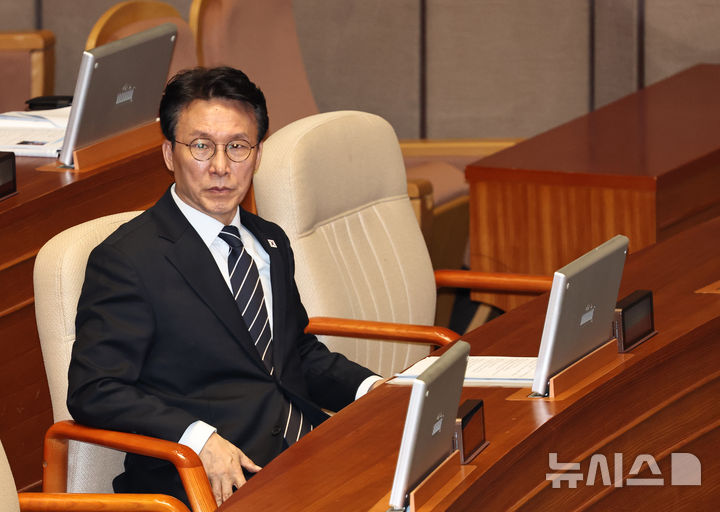 본회의 출석한 김민석 총리