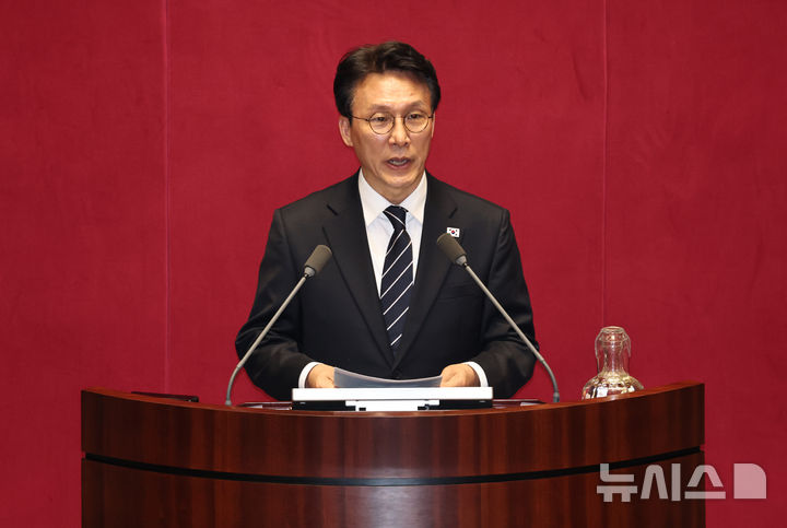 '29일만에 본회의 통과한 추경안' 감사 인사말하는 김민석 총리