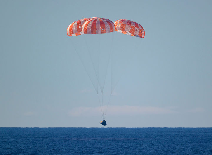 무사 귀환하는 아르테미스 II 오리온 캡슐