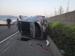 부산 남해고속도로 나들목 인근서 4중 추돌, 4명 경상