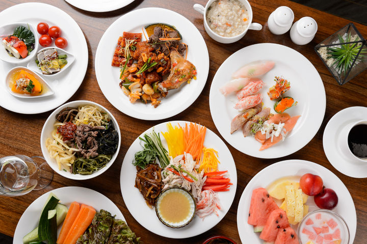 식기세척기로 고기 해동하고 담배 피며 음식 조리…'이천 한식뷔페' 위생 논란