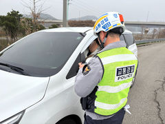 "6명 안 탔죠?"…암행순찰차에 걸린 버스전용차로 '얌체족'[현장]