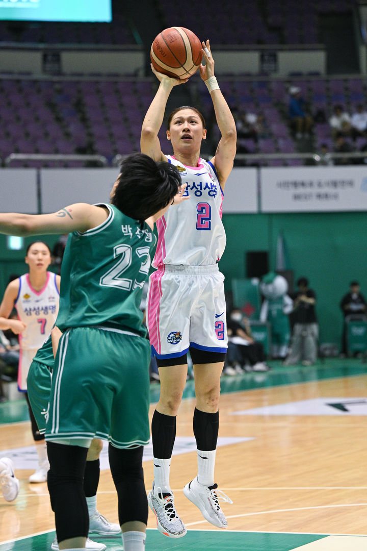 여자농구 삼성생명, 하나은행 83-74 격파…PO 1승 1패 원점