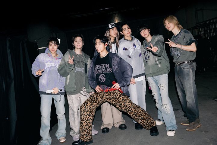 스펙터클·퍼포먼스 넘은 캠프파이어 연대…방탄소년단 '아리랑', 360도 무대 증명 'BTS 2.0'