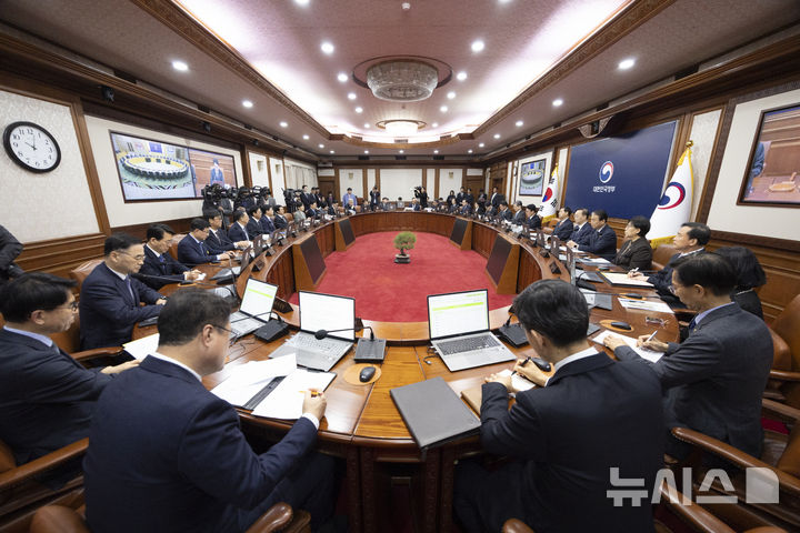 모두발언하는 김민석 국무총리