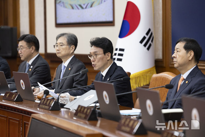 임시국무회의 주재하는 김민석 국무총리