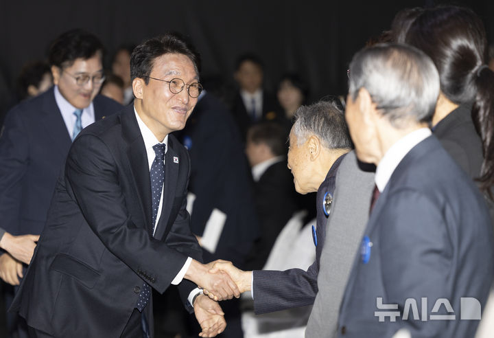 김 총리 "이제는 지역을 살려야"…전주서 동행축제 현장 행보