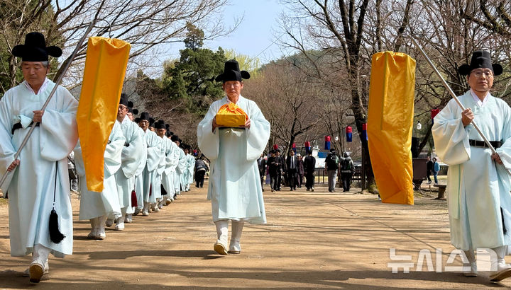 500년의 그리움, 꽃으로 피어나다