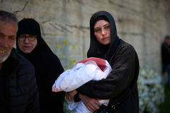 레바논, 워싱턴 3자 회담 참가 전에 군장교 13명 장례식 거행 