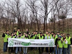 풀무원 임직원들, '풀무원 평화의 숲' 가꾸기 사회공헌활동