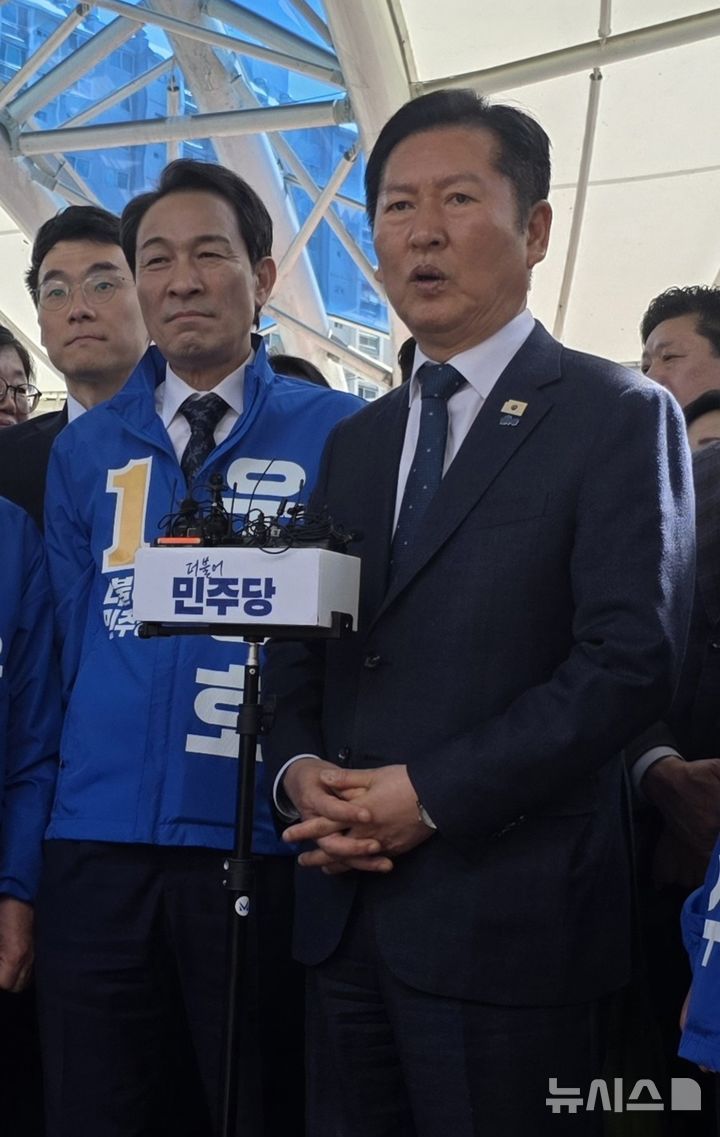 주말 춘천 풍물시장 찾은 정청래 대표