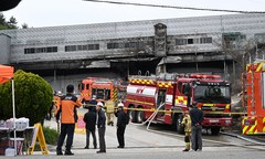 완도 수산물 냉동창고 화재 현장 수습중인 소방 당국