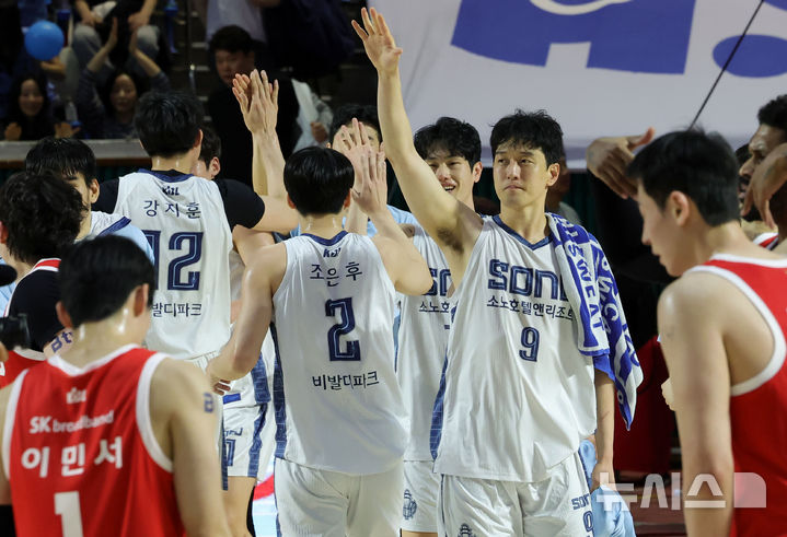'최초 봄 농구' 소노, 6강 PO 1차전서 SK 꺾어…'91.1% 확률' 잡았다 [뉴시스Pic] 