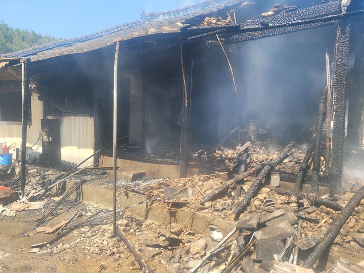 의령 단독주택 화재…1명 부상