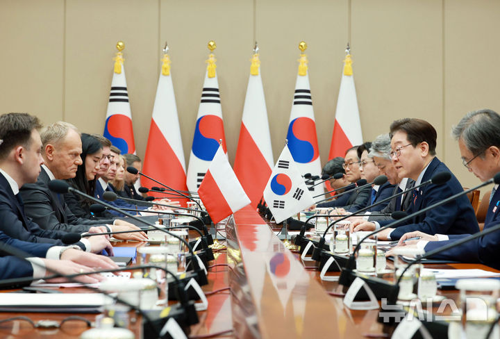 이재명 대통령, 투스크 폴란드 총리와 정상회담 '양국 방산 협력 강조' [뉴시스Pic]