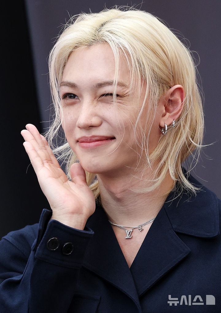 윙크하는 필릭스 