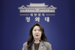 靑, '한국 실소유 선박 호르무즈 통과' 보도에 "구체적인 내용 확인 중"