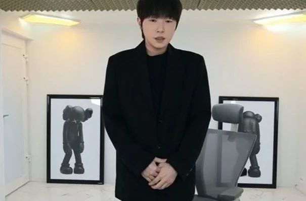 '과즙세연 남친' BJ케이, 여성편력·코인선취매 논란 재소환