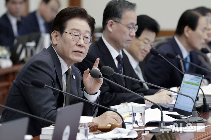 이재명 대통령, "중동 전쟁 상황 비상대응 체제 확고히" [뉴시스Pic]