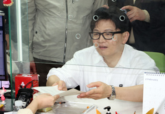 한동훈, 부산 북구 전입…전재수 '빈집털이'에 "자기집 착각" 반박