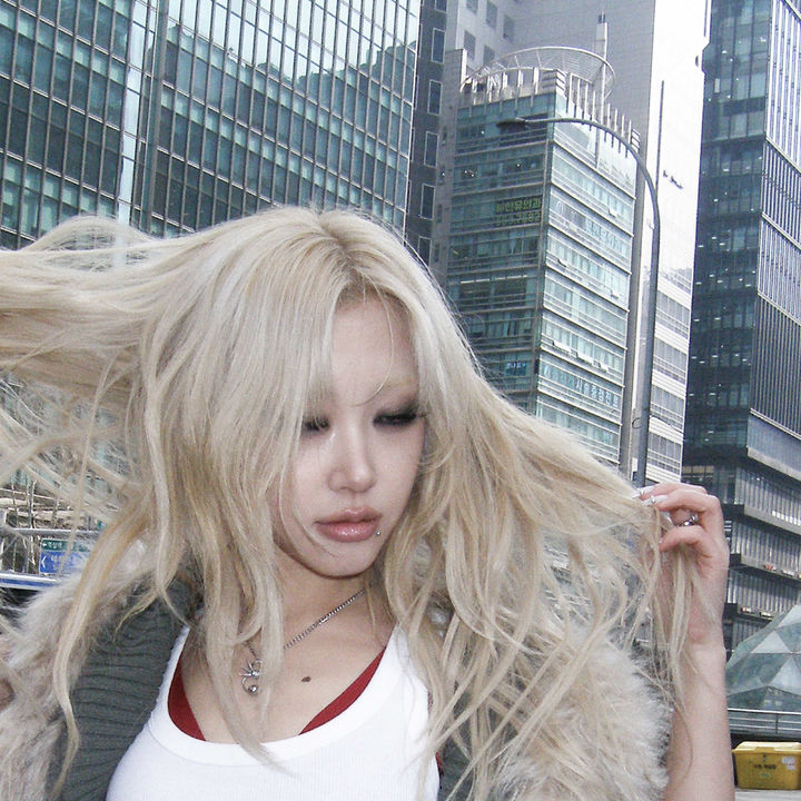 혜윤(HEYOON), 복잡한 생각은 내려두고 본능에 몸을 맡긴 채