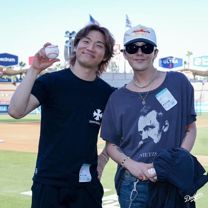 지드래곤·대성, LA 다저스 구장 방문…김혜성 만났다