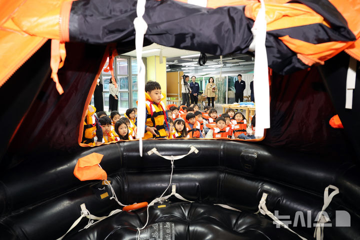 해상에서 응급상황 발생하면 이렇게 [뉴시스Pic]