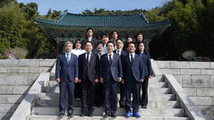 박수현 與충남지사 후보, 현충사 참배…"애민 행정할 것"