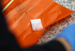 [단독]인천공항 입국장 앞에 떨어진 마약 포착…관계기관 수사 착수 