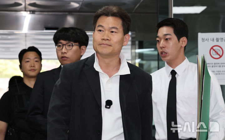 '李 대통령 명예훼손' 전한길 구속심사… "정치적 보복" [뉴시스Pic]